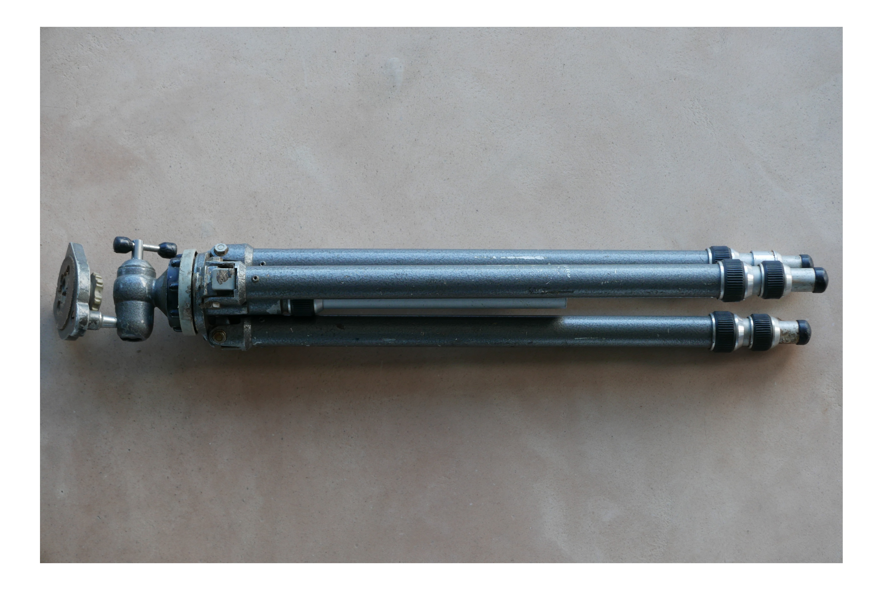 Complete Tripods Gitzo solid heavy duty vintage camera tripod used for sale in Cape Town (ID